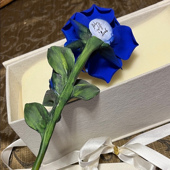 Porcelain Capodimonte Hand Painted Rose - Picture 6 of 11